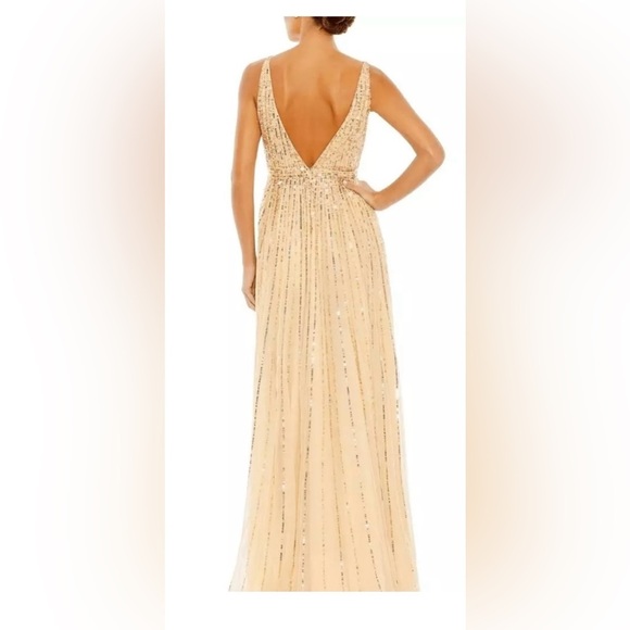 Mac Duggal 10700 NWT Sequin Plunge Neck Gown - Picture 2 of 8